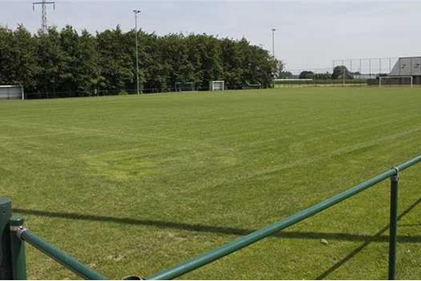 Uitbreiding sportpark met nieuwe voetbalvelden, verlichting en parking - Sportinfrabouw NV